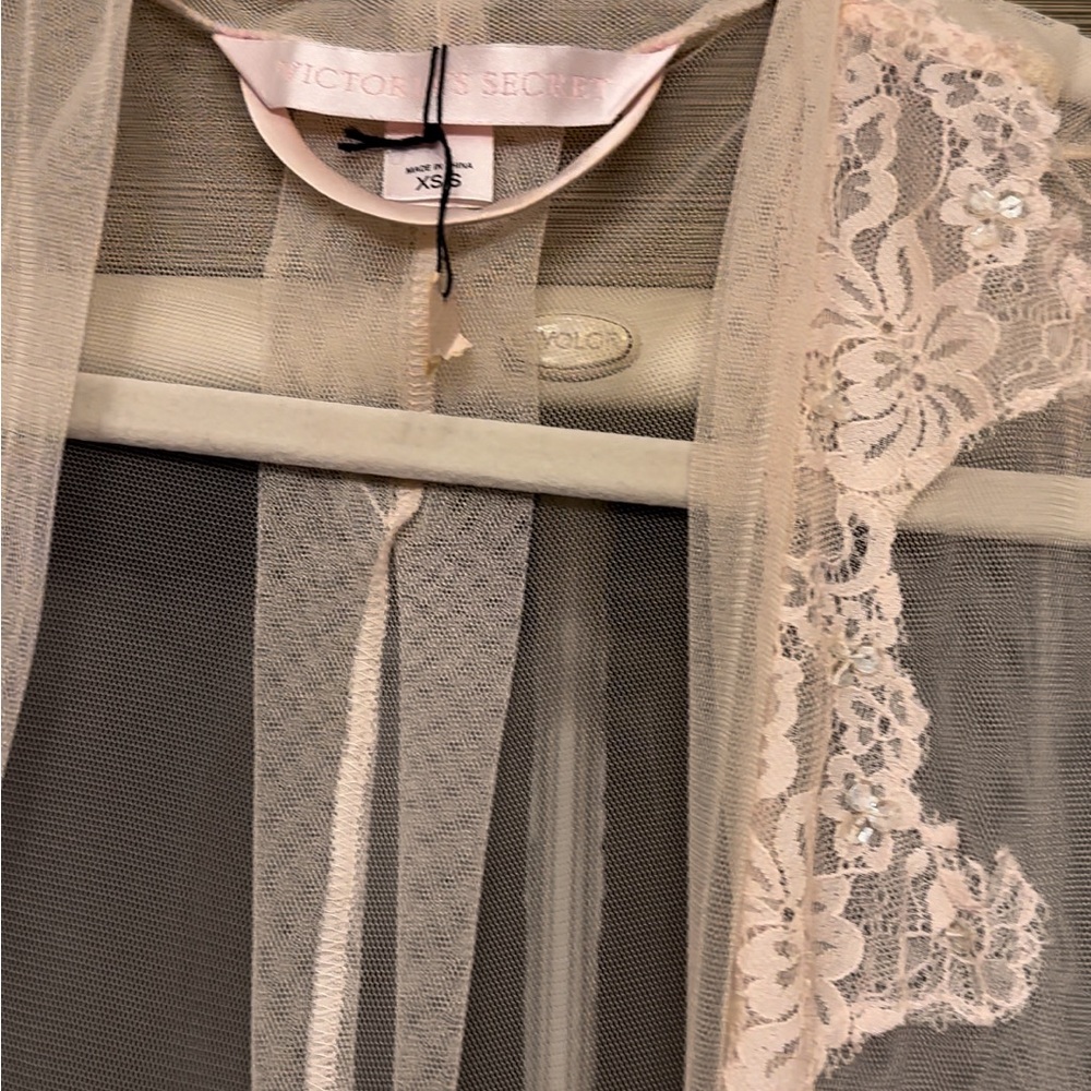 Sheer VS Robe - Picture 3 of 4